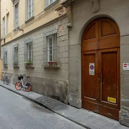 Borgo Pinti's Duplex Apartment *