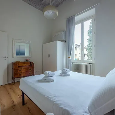 Borgo Pinti's Duplex Apartment Florence